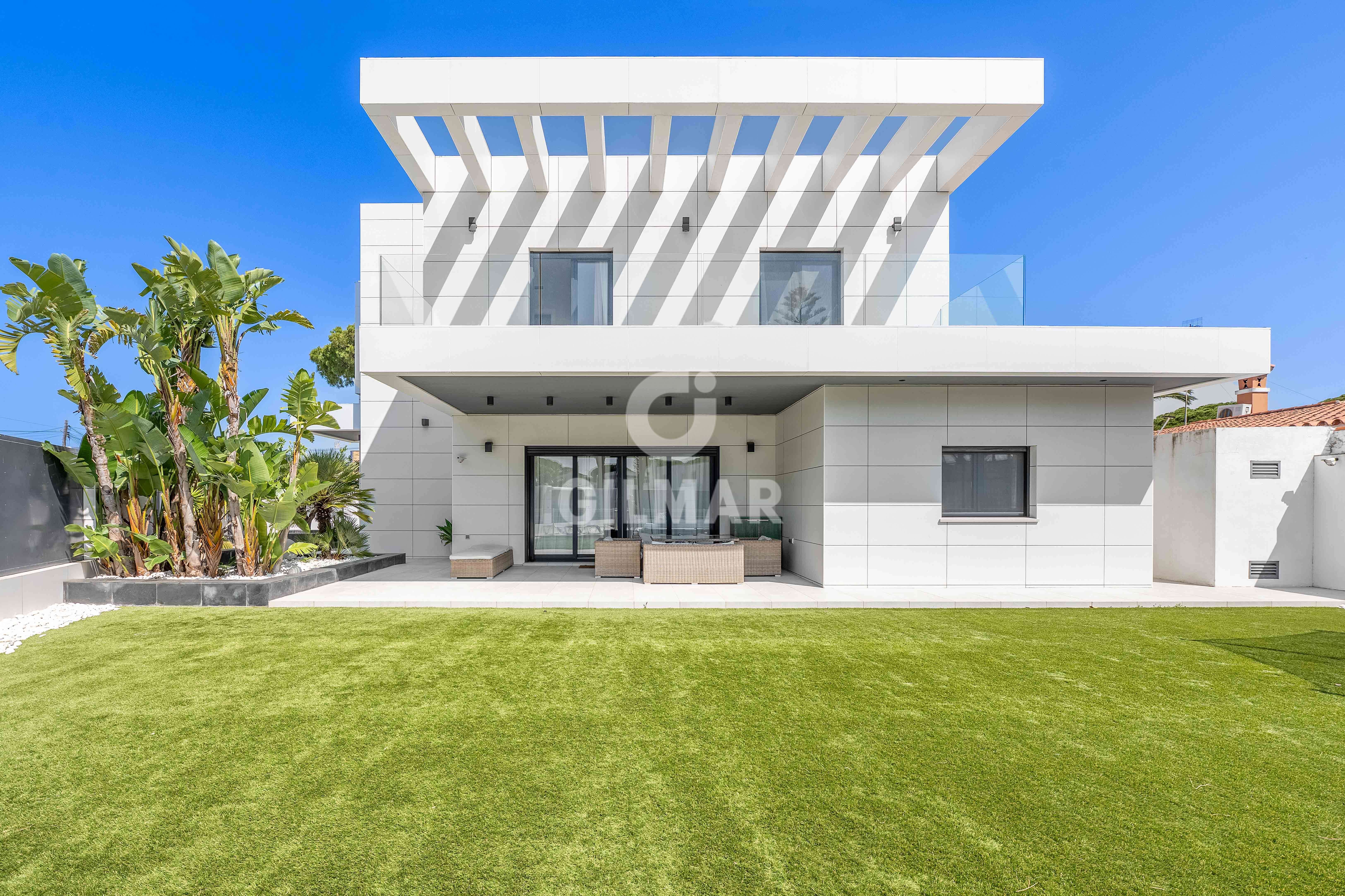 Vista exterior de Casa o xalet en venda en El Puerto de Santa María amb Calefacció, Jardí privat i Piscina