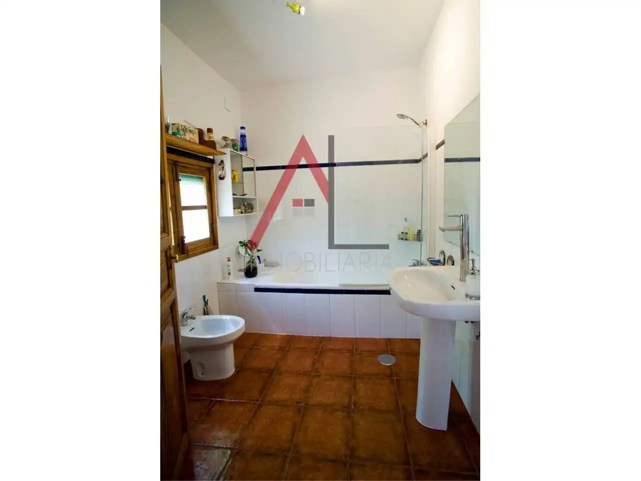 Bany de Casa o xalet en venda en Santiuste de San Juan Bautista amb Jardí privat, Terrassa i Moblat