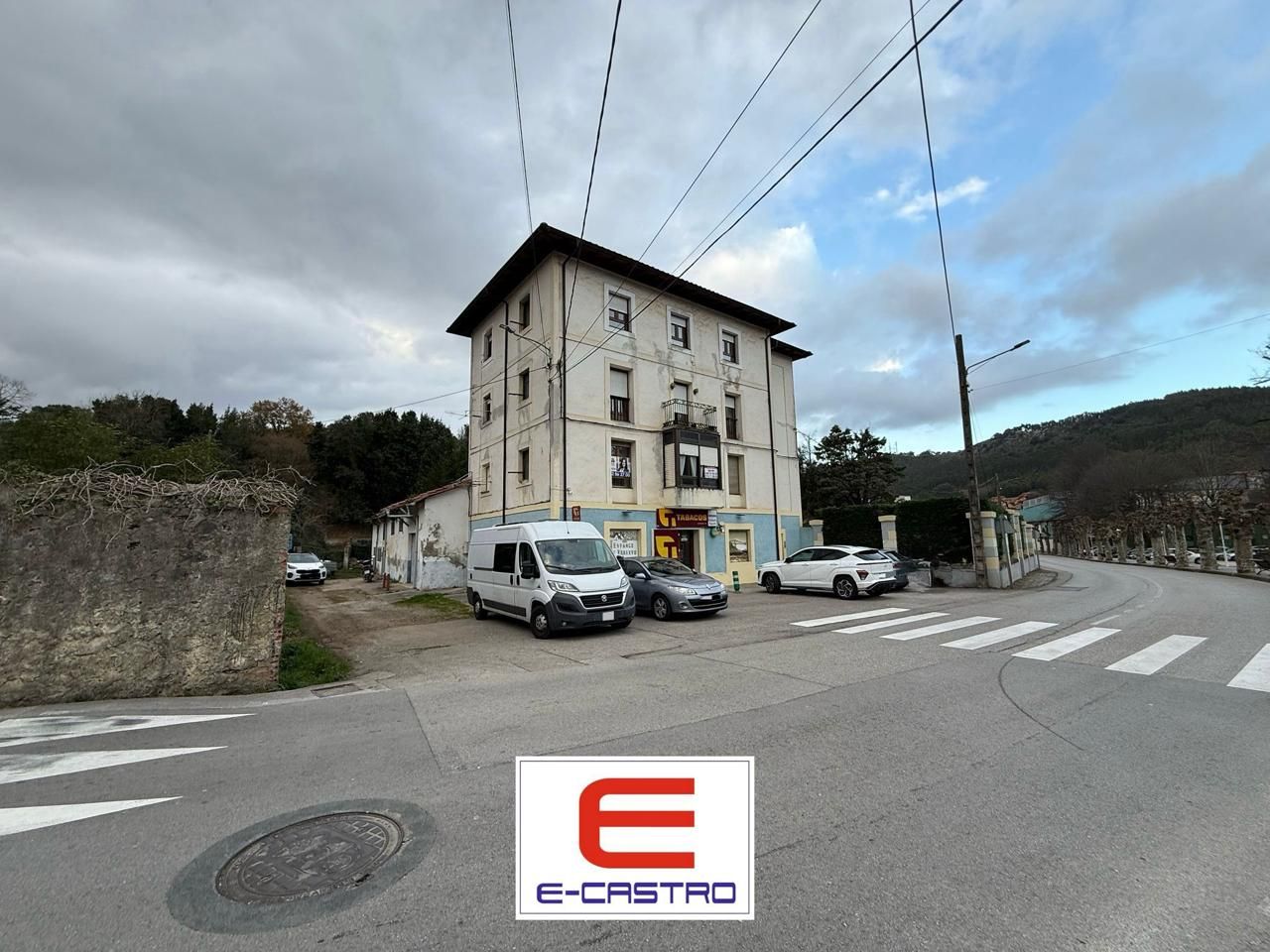 Vista exterior de Pis en venda en Castro-Urdiales amb Calefacció, Traster i Moblat