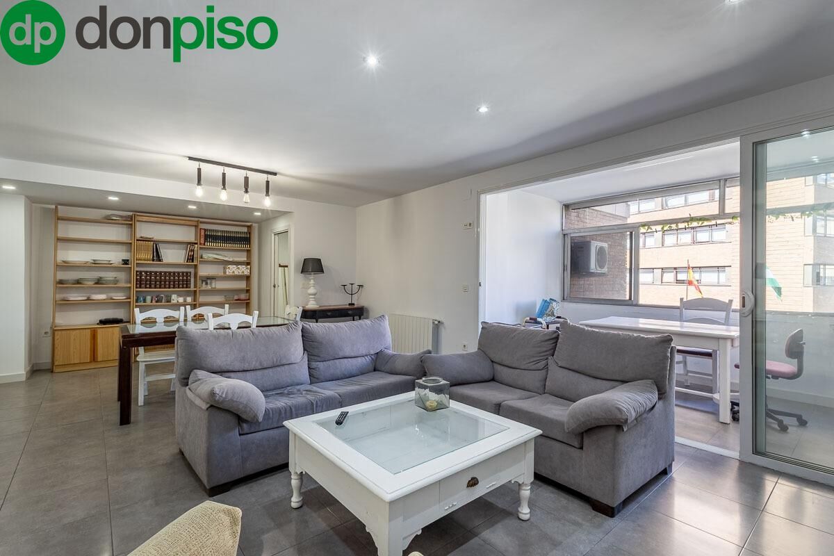 Sala de estar de Piso en venta en  Granada Capital
