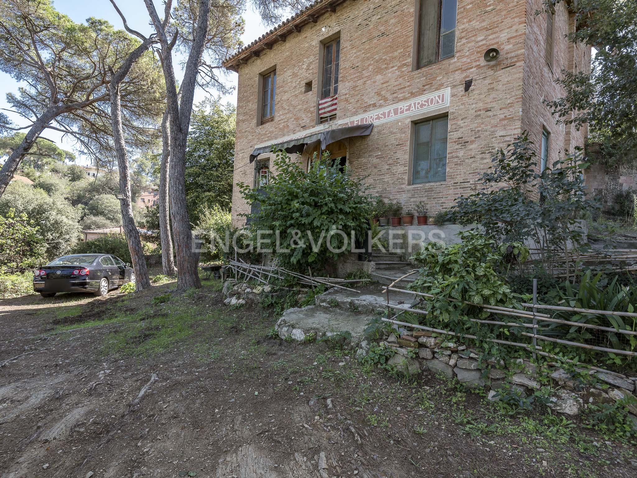 Vista exterior de Finca rústica en venda en Sant Cugat del Vallès amb Calefacció i Jardí privat
