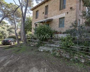 Vista exterior de Finca rústica en venda en Sant Cugat del Vallès amb Aire condicionat, Calefacció i Jardí privat