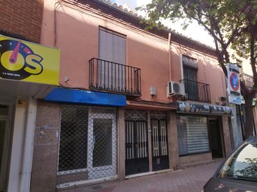 Gemischtgenutztes Gebäude zum Verkauf in Calle Teniente Ruiz