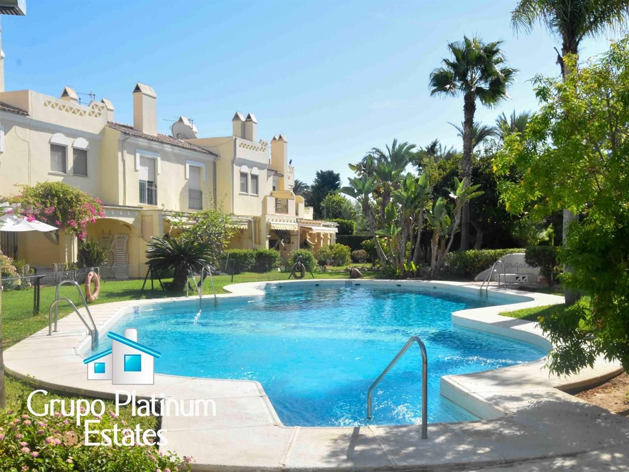 Vista exterior de Apartament en venda en Vera amb Terrassa, Piscina i Moblat