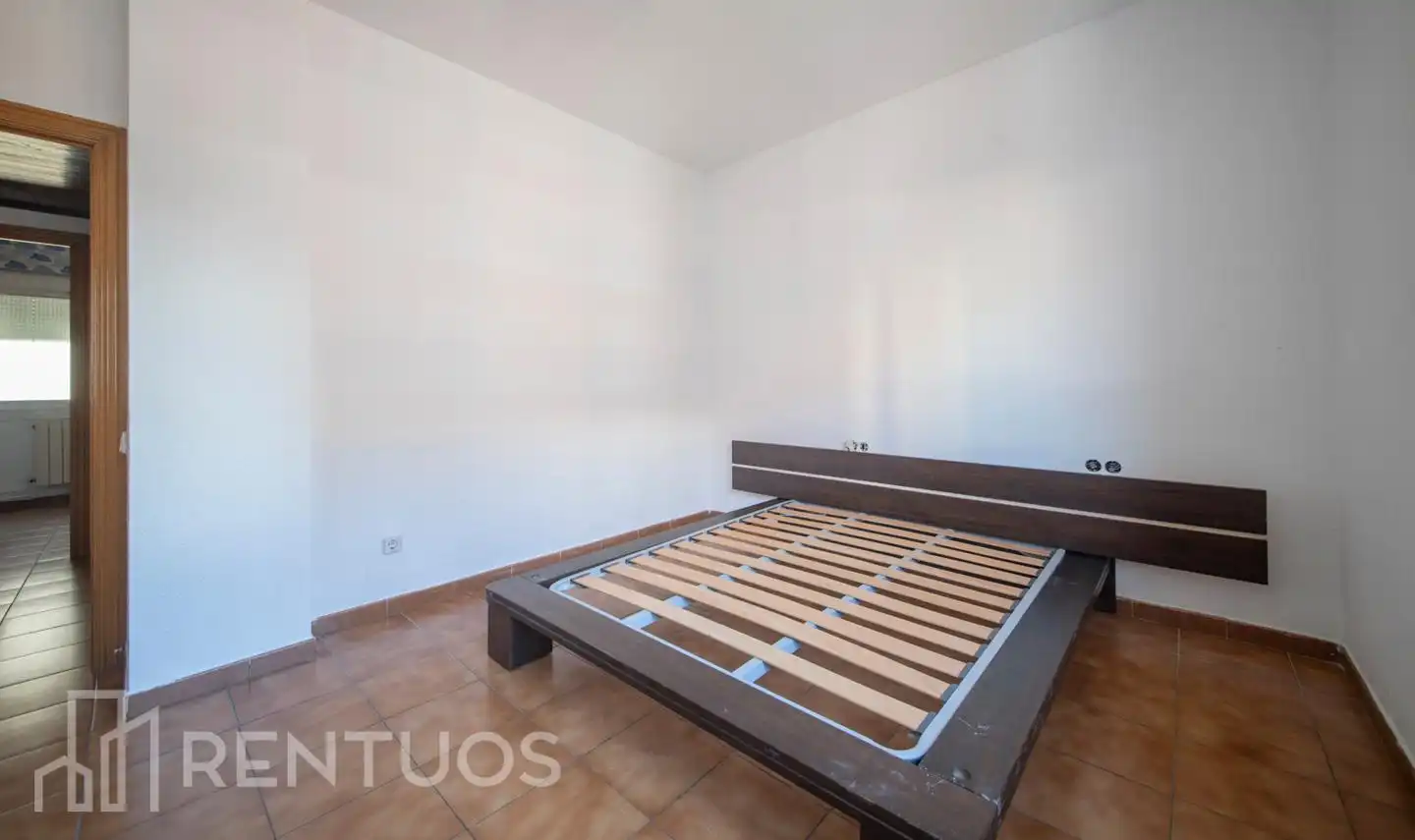 Schlafzimmer von Wohnung zum Verkauf in Montcada i Reixac mit Klimaanlage, Heizung und Balkon