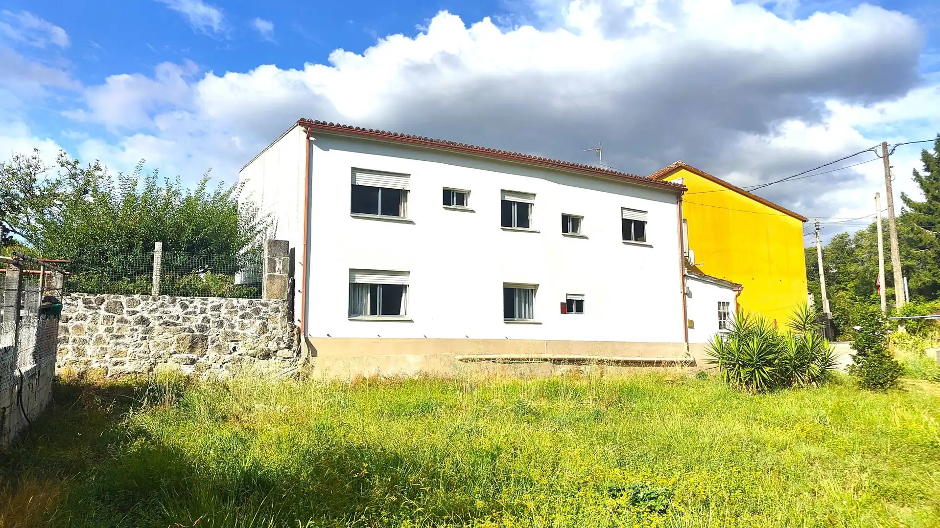 Vista exterior de Casa o xalet en venda en Santiago de Compostela  amb Jardí privat i Moblat
