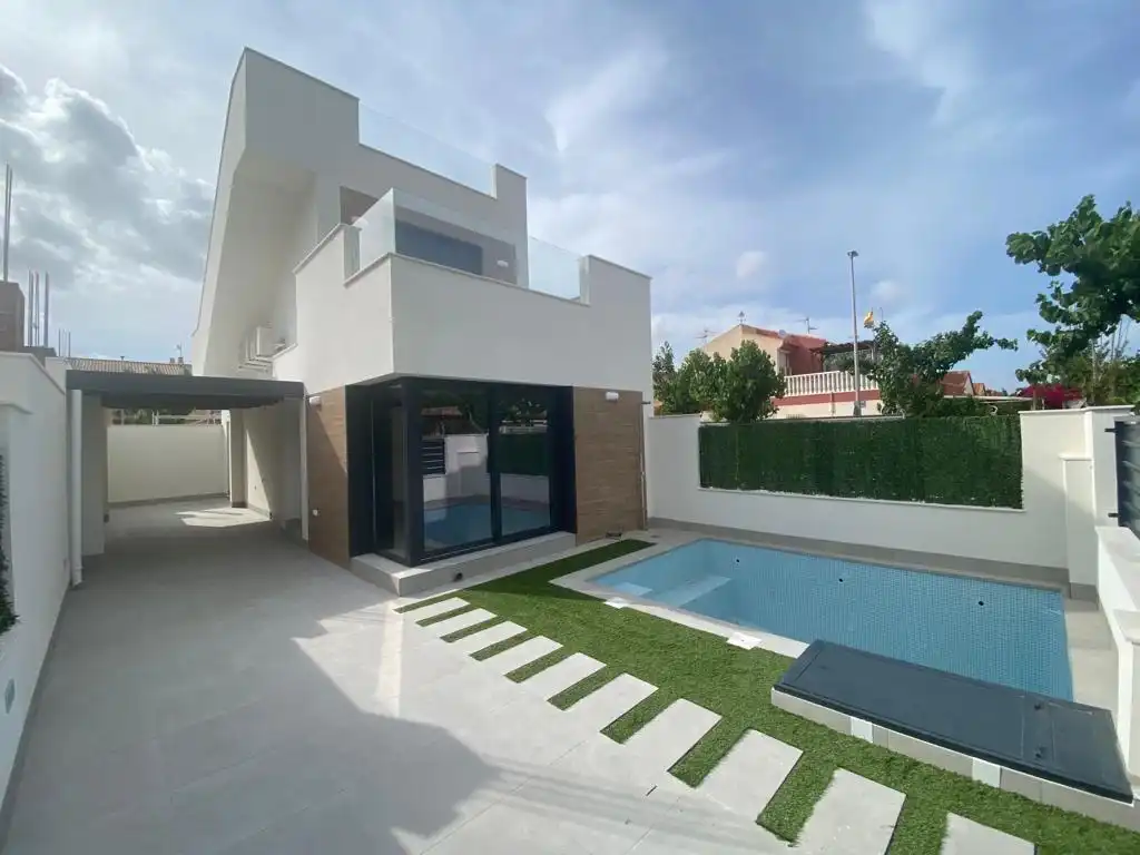 Piscina de Casa o xalet en venda en Los Alcázares amb Aire condicionat, Jardí privat i Terrassa