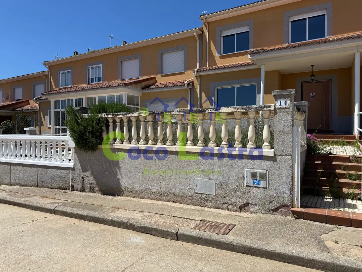 Vista exterior de Casa adosada en venta en Aldearrubia con Calefacción, Jardín privado y Terraza