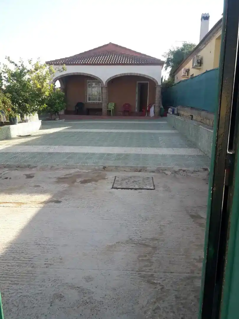 Aparcament de Casa o xalet en venda en Dos Hermanas amb Aire condicionat