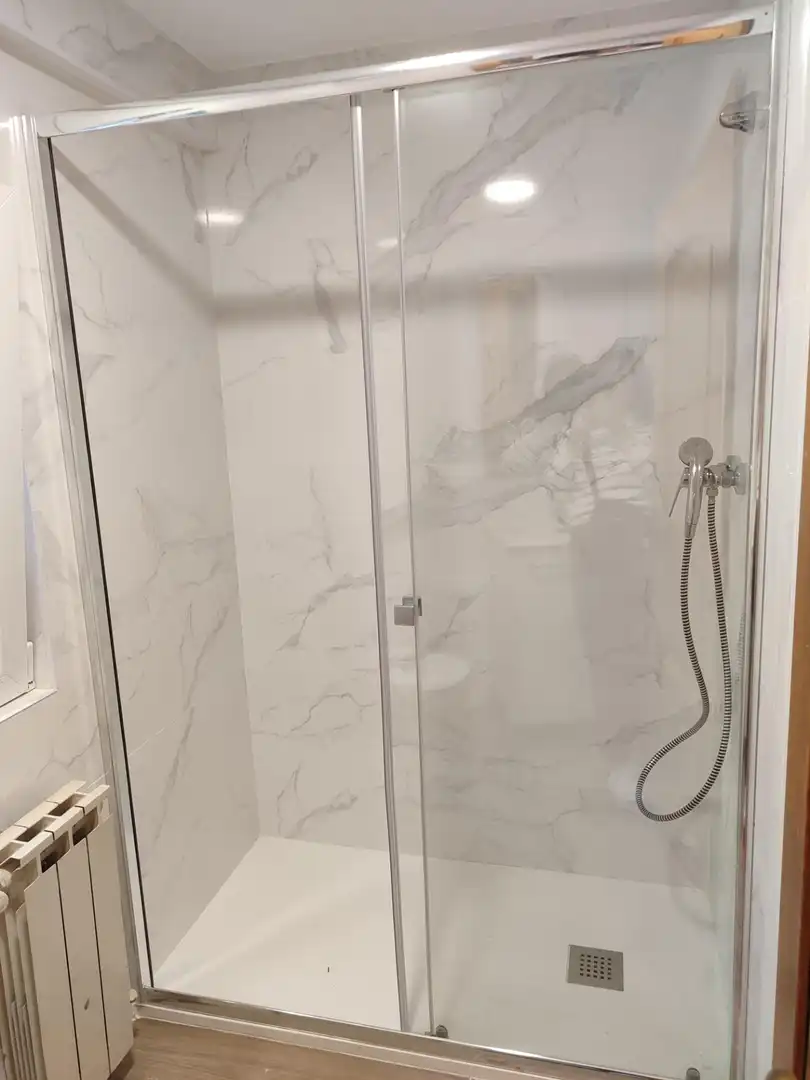 Bathroom of Flat for rent in Oviedo   with Heating, Terrace and Furnished