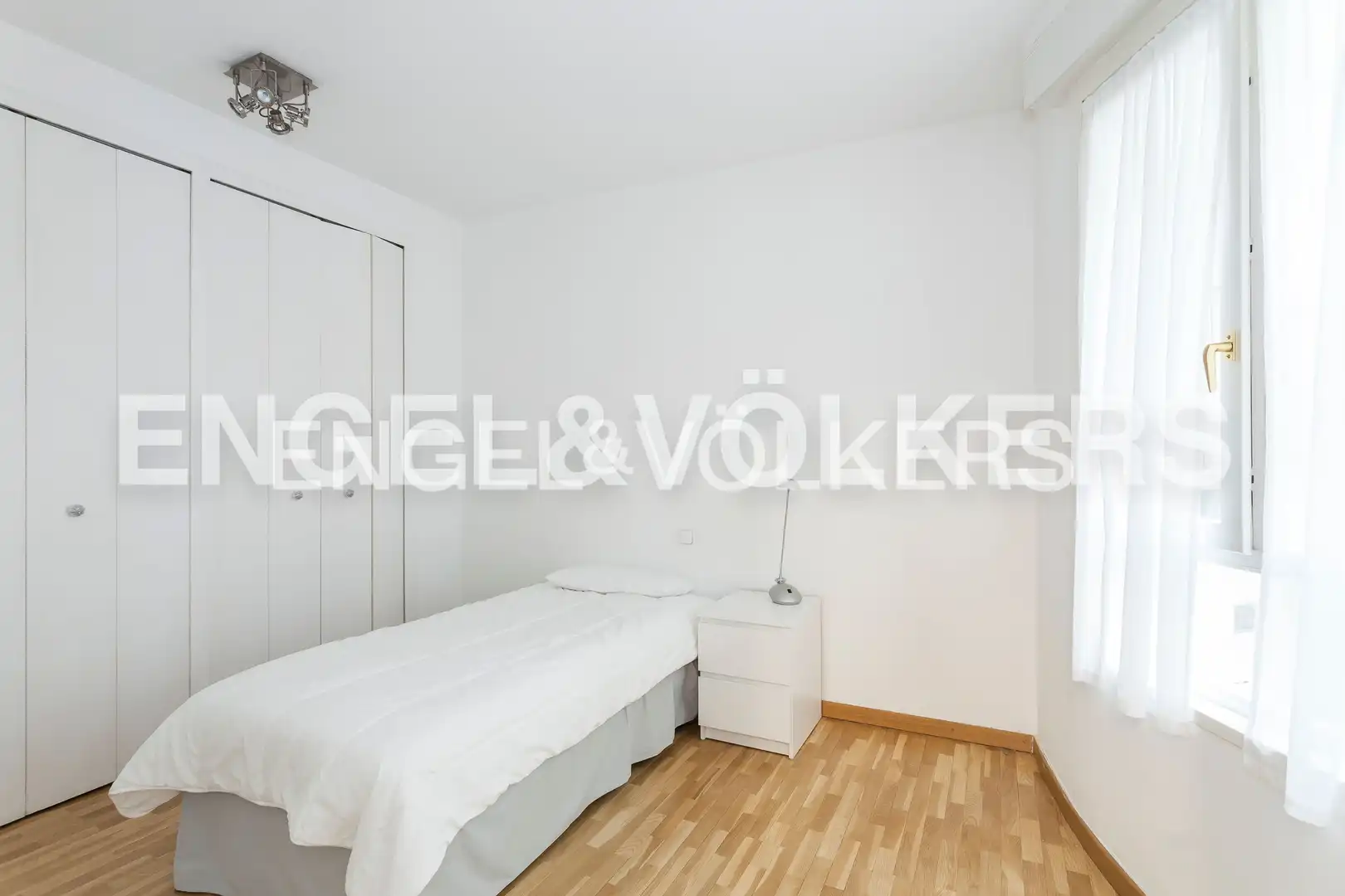 Bedroom of Flat for sale in Madrid  with Air Conditioner, Heating and Private garden