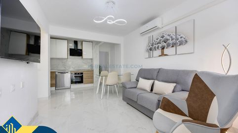 Apartamento reformado con piscina comunitaria, Alicante, Torrevieja. 2 habitaciones | 52 m² | A 700 metros del mar, imatge 3