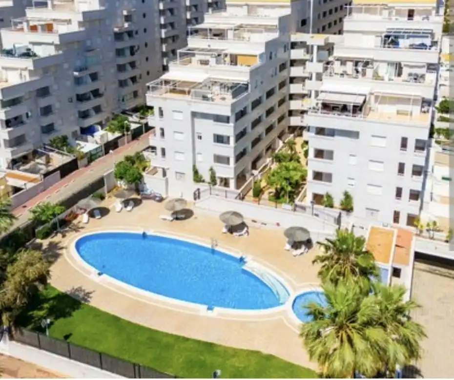 Apartment with pool for sale in Avenida Central 10