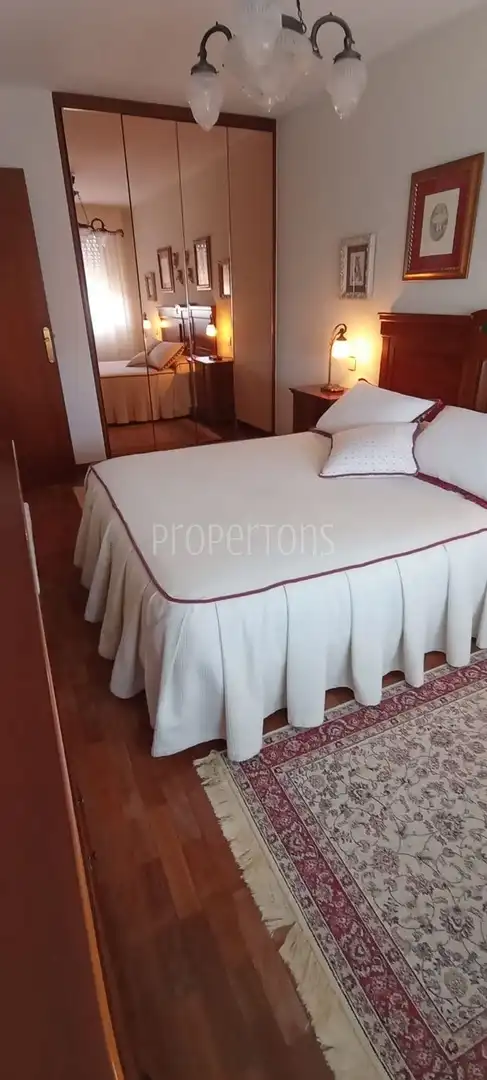 Bedroom of Houses for sale in Miranda de Ebro