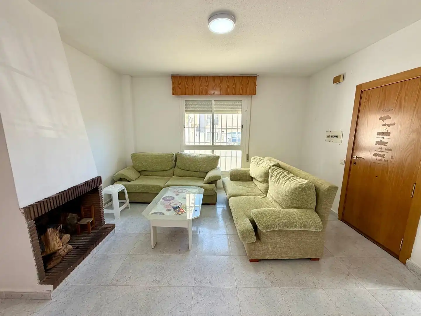 Sala de estar de Casa adosada en venta en Almería con Jardín privado, Terraza y Amueblado