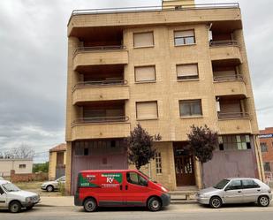 Vista exterior de Edifici en venda en Santo Domingo de la Calzada