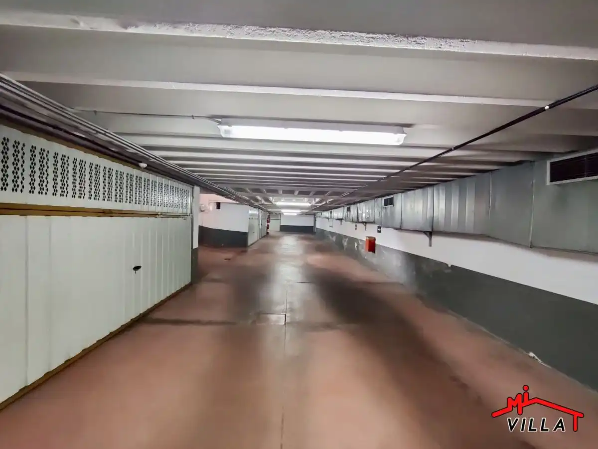 Parking de Casa o chalet en venta en Laredo con Calefacción y Amueblado
