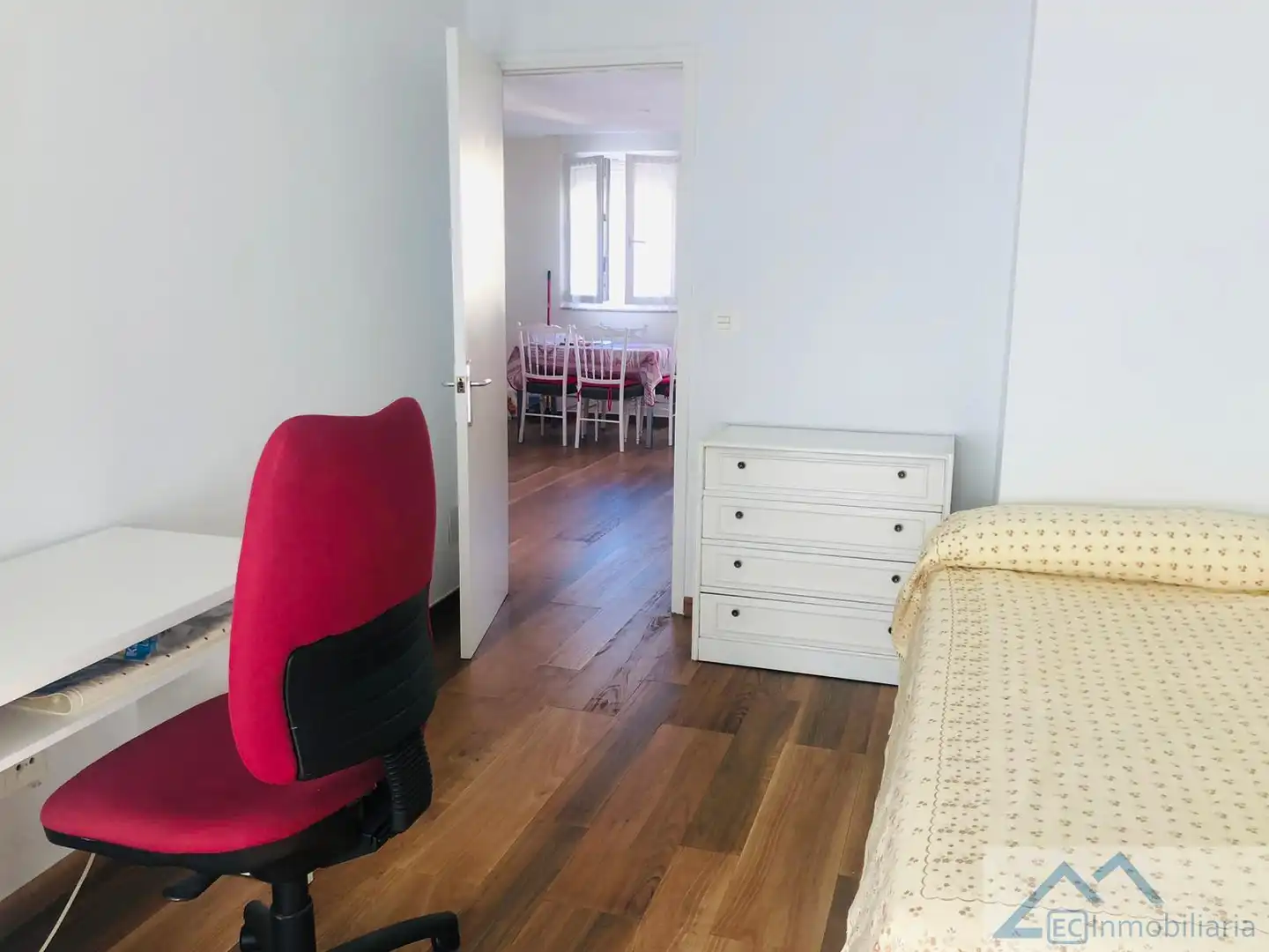 Schlafzimmer von Wohnung zur Miete in Santander mit Möbliert