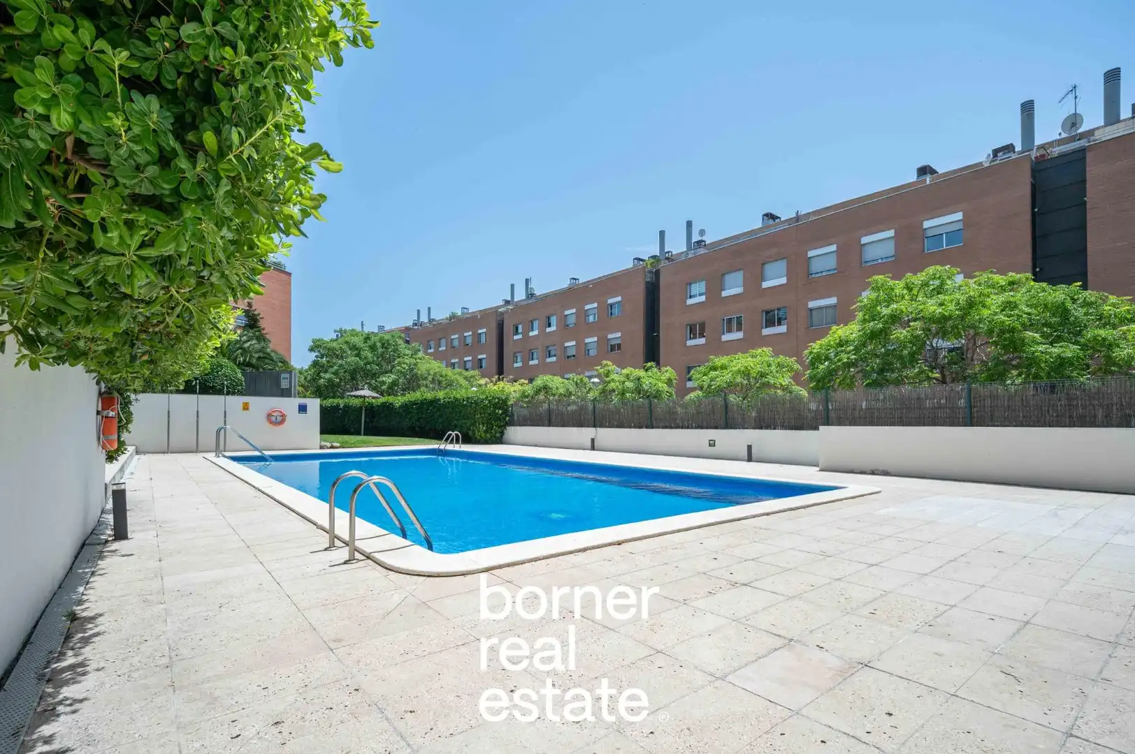 Vista exterior de Piso en venta en Sant Cugat del Vallès con Aire acondicionado, Calefacción y Jardín privado