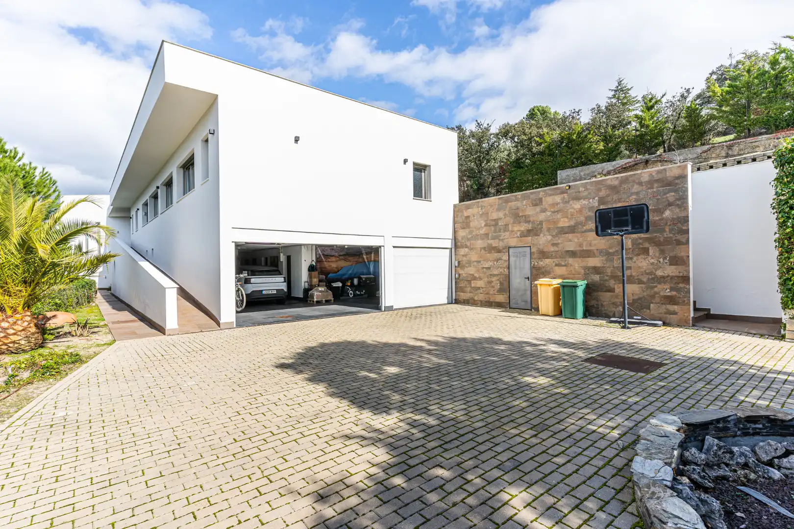 Vista exterior de Casa o xalet en venda en Las Rozas de Madrid amb Aire condicionat, Calefacció i Jardí privat