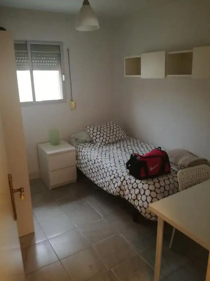 Habitación de Piso de alquiler en Sevilla con Aire acondicionado y Amueblado