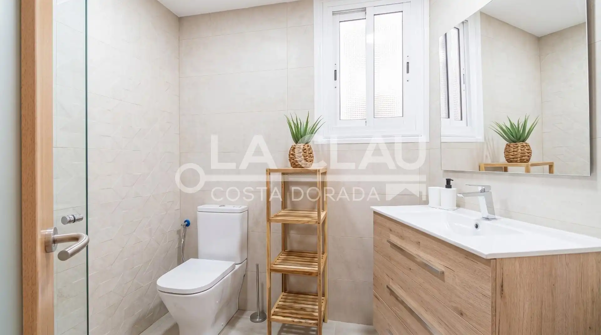 Badezimmer von Wohnung zum Verkauf in Tarragona mit Möbliert, Fernseher und Alarm