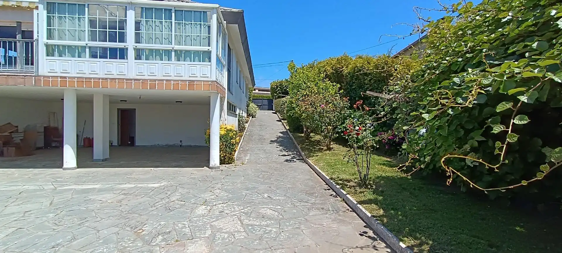 Vista exterior de Casa o xalet en venda en Oleiros amb Calefacció, Terrassa i Balcó