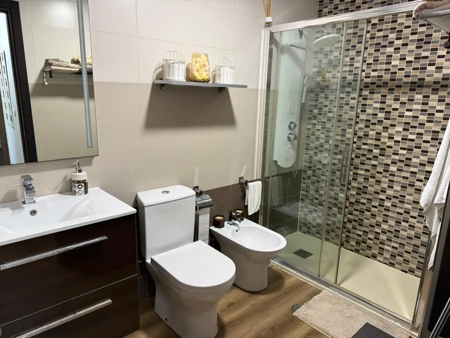 Baño de Ático en venta en Huelva con Aire acondicionado, Parquet y Amueblado