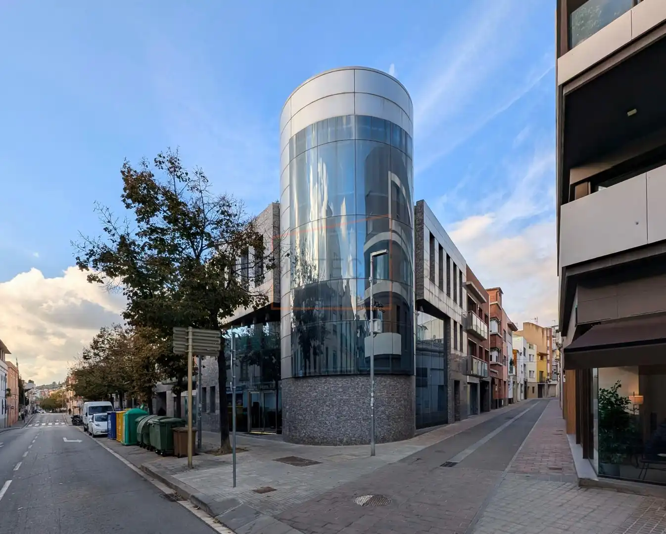 Vista exterior de Edifici en venda en Granollers