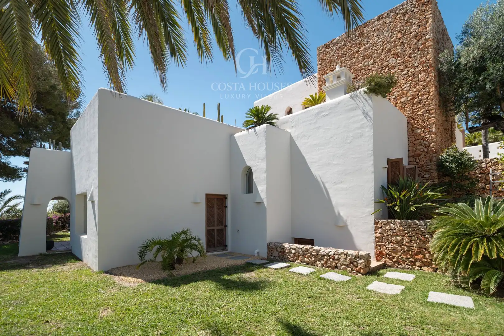 Vista exterior de Casa o xalet en venda en Moraira amb Aire condicionat, Calefacció i Jardí privat