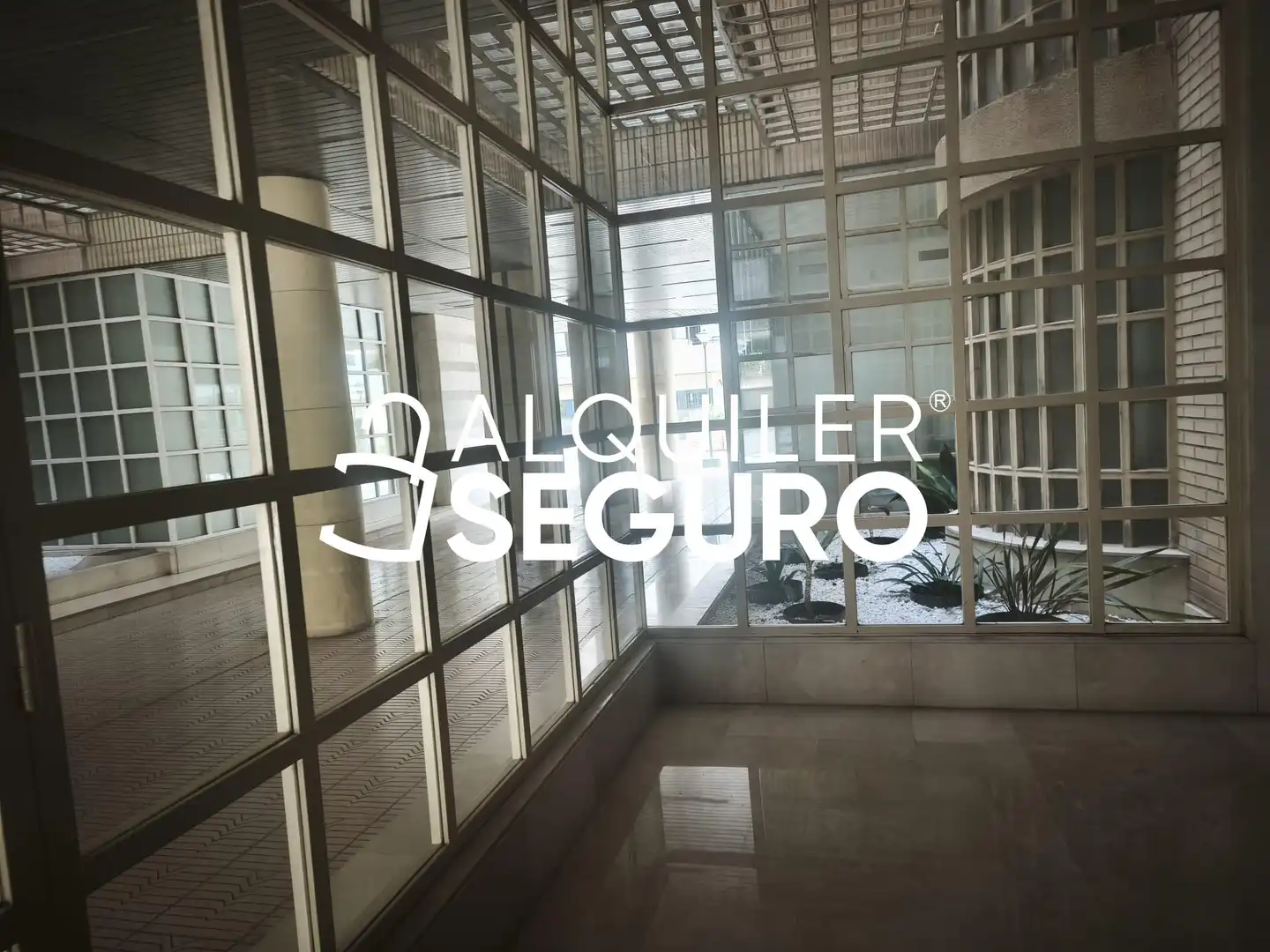 Piso de alquiler en Zaragoza con Calefacción, Terraza y Trastero