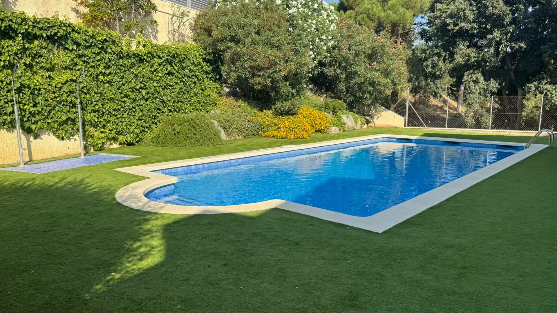 Swimming pool of Apartments for sale in Llançà  with Air Conditioner, Heating and Private garden