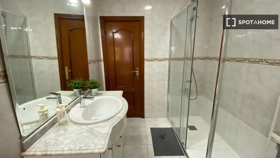 Baño de Piso de alquiler en Madrid con Aire acondicionado, Calefacción y Amueblado