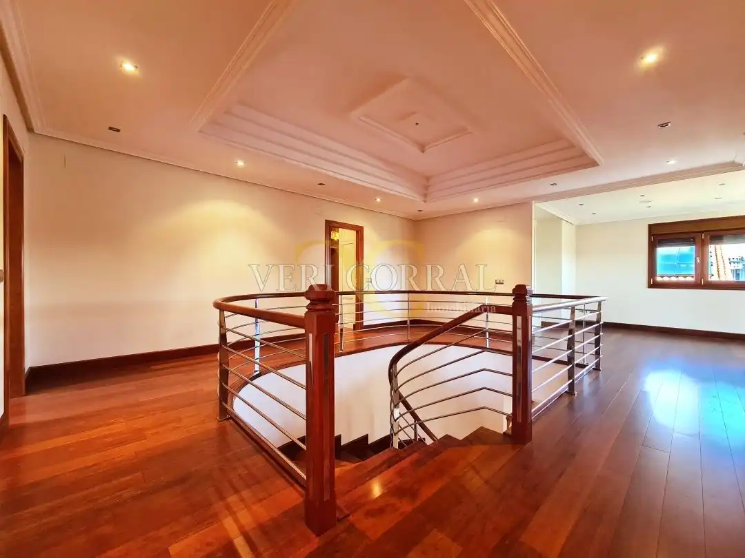 Casa o chalet en venta en Oviedo  con Calefacción, Jardín privado y Terraza