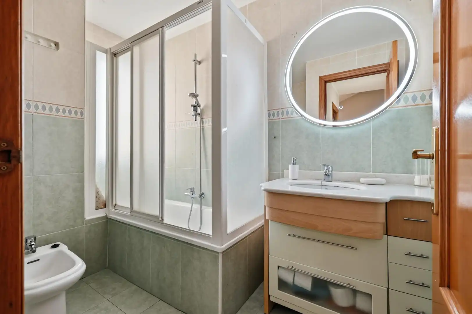 Bathroom of Detached homes for sale in Torrent  with Air Conditioner, Heating and Private garden