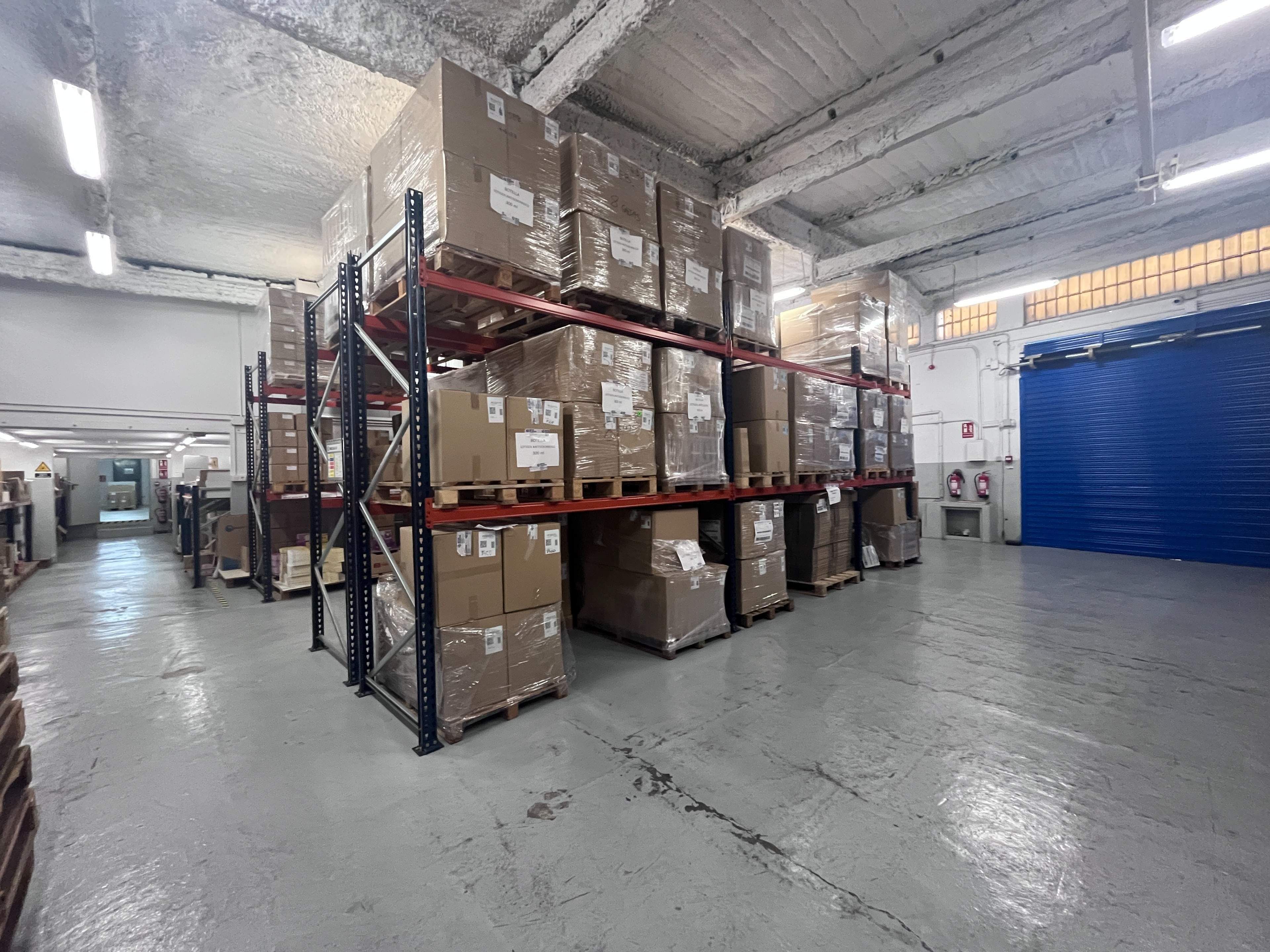 Industrial buildings for sale in Centre