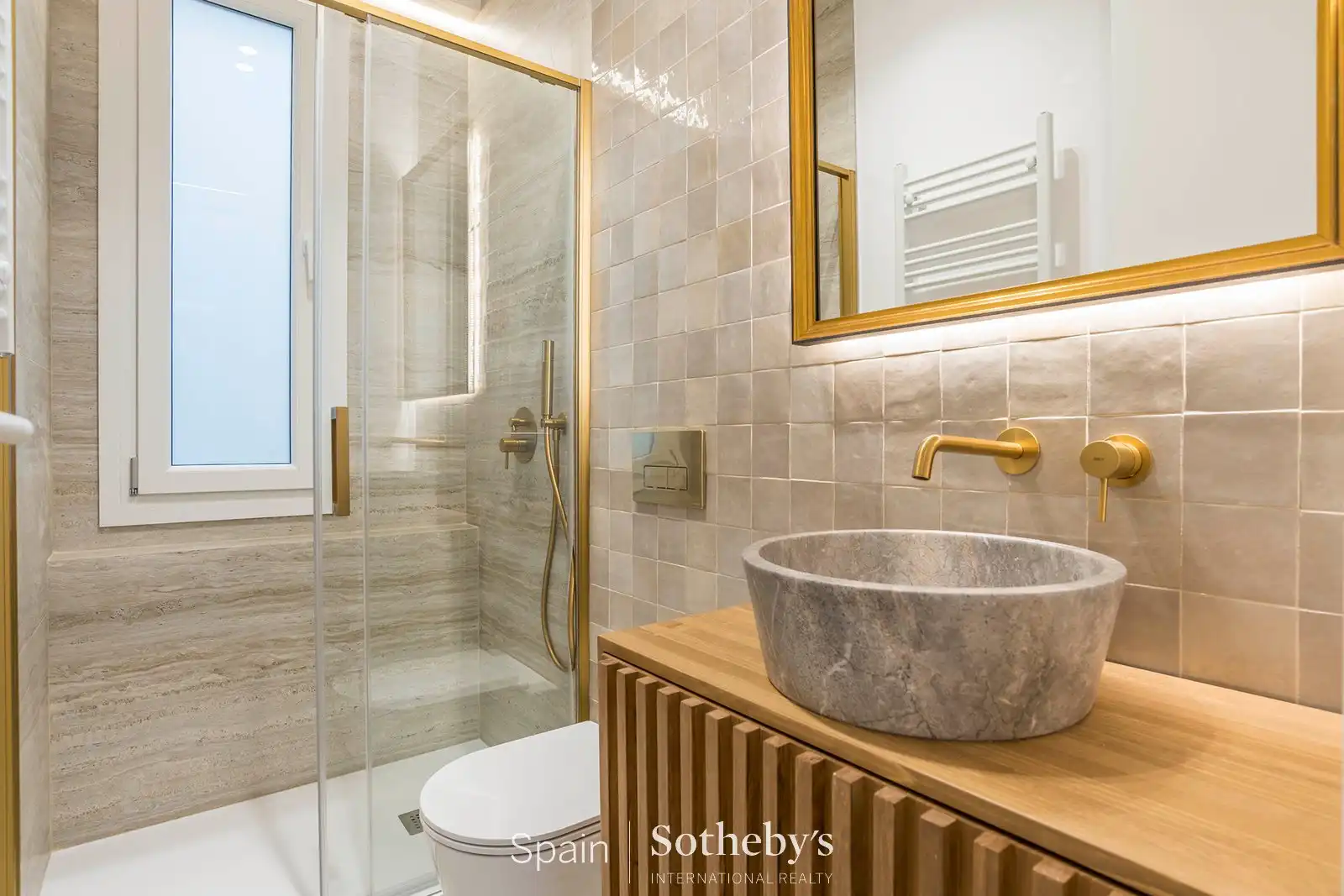 Bathroom of Apartments for sale in Madrid  with Air Conditioner and Heating