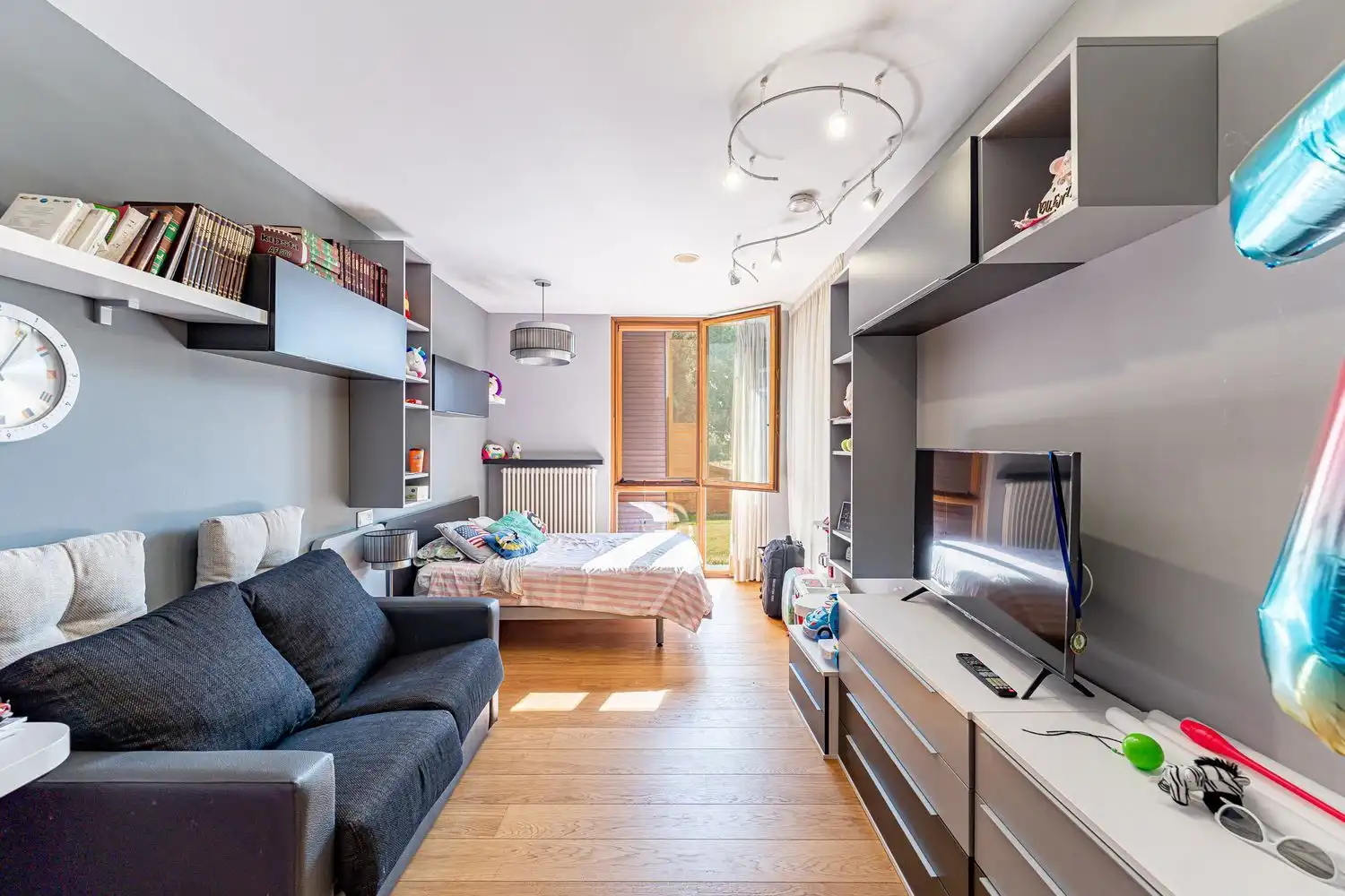 Sala de estar de Casa o chalet en venta en Nuevo Baztán con Aire acondicionado, Jardín privado y Terraza