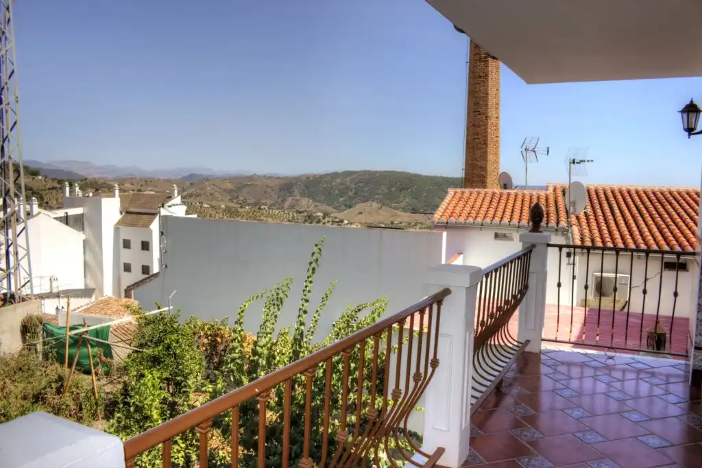 Vista exterior de Casa adosada en venda en Casarabonela amb Aire condicionat, Jardí privat i Terrassa