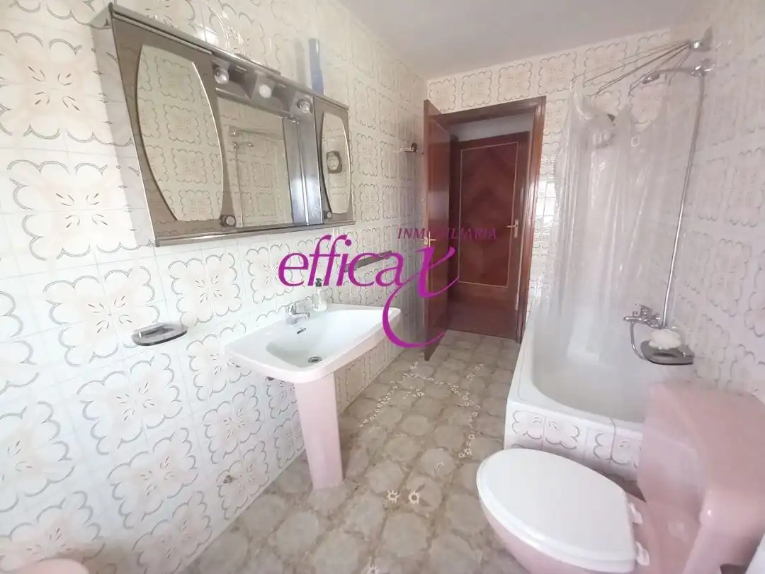 Baño de Piso en venta en Torrijos con Calefacción