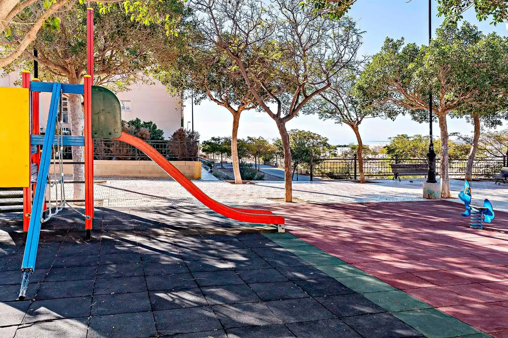 Vista exterior de Àtic en venda en Roquetas de Mar amb Aire condicionat, Parquet i Terrassa