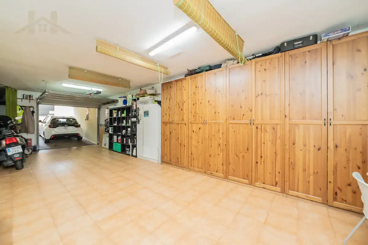 Casa aparellada amb terrassa en venda a Calle Sierra de Gredos 64, imagen 41