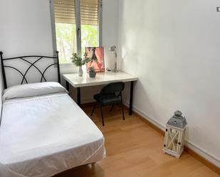 Bedroom of Apartment to share in  Sevilla Capital