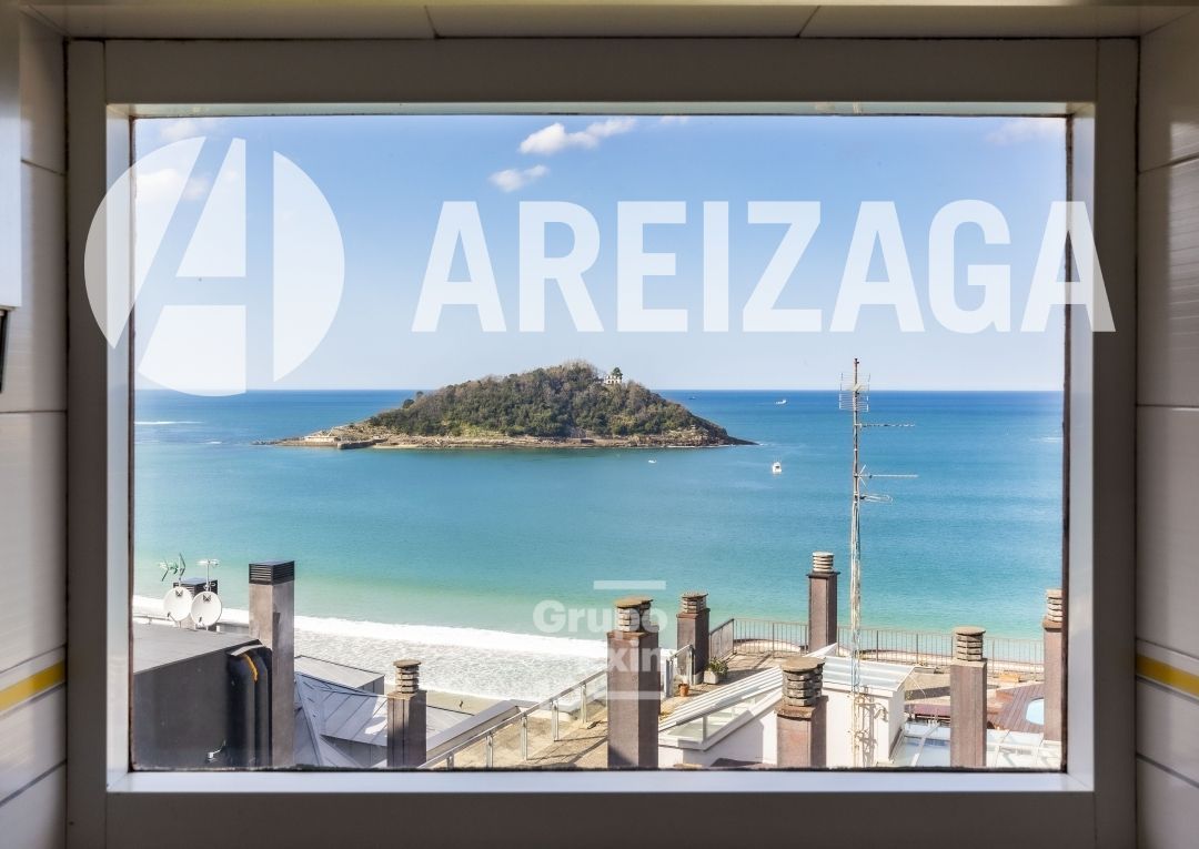 Casa o xalet en venda en Donostia - San Sebastián  amb Calefacció, Terrassa i Balcó