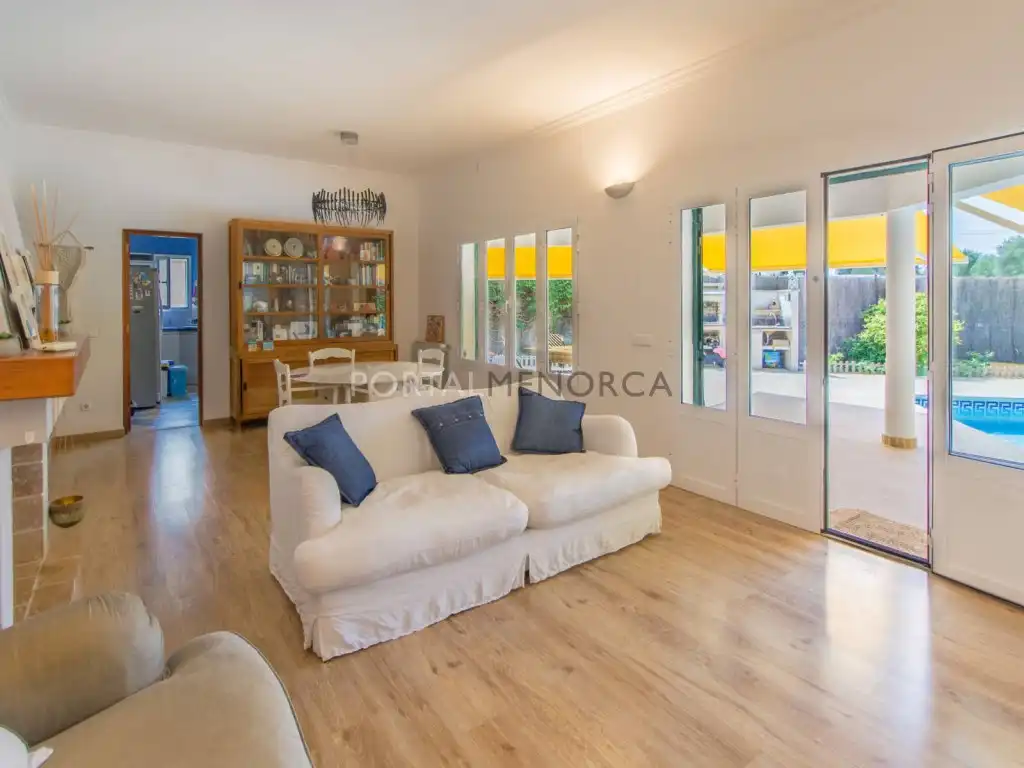 Sala d'estar de Casa o xalet en venda en Alaior amb Aire condicionat, Jardí privat i Piscina