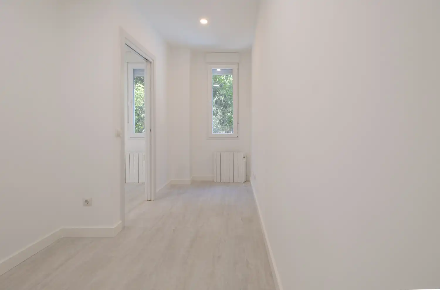 Dormitori de Apartament de lloguer en Madrid amb Aire condicionat, Calefacció i Jardí privat