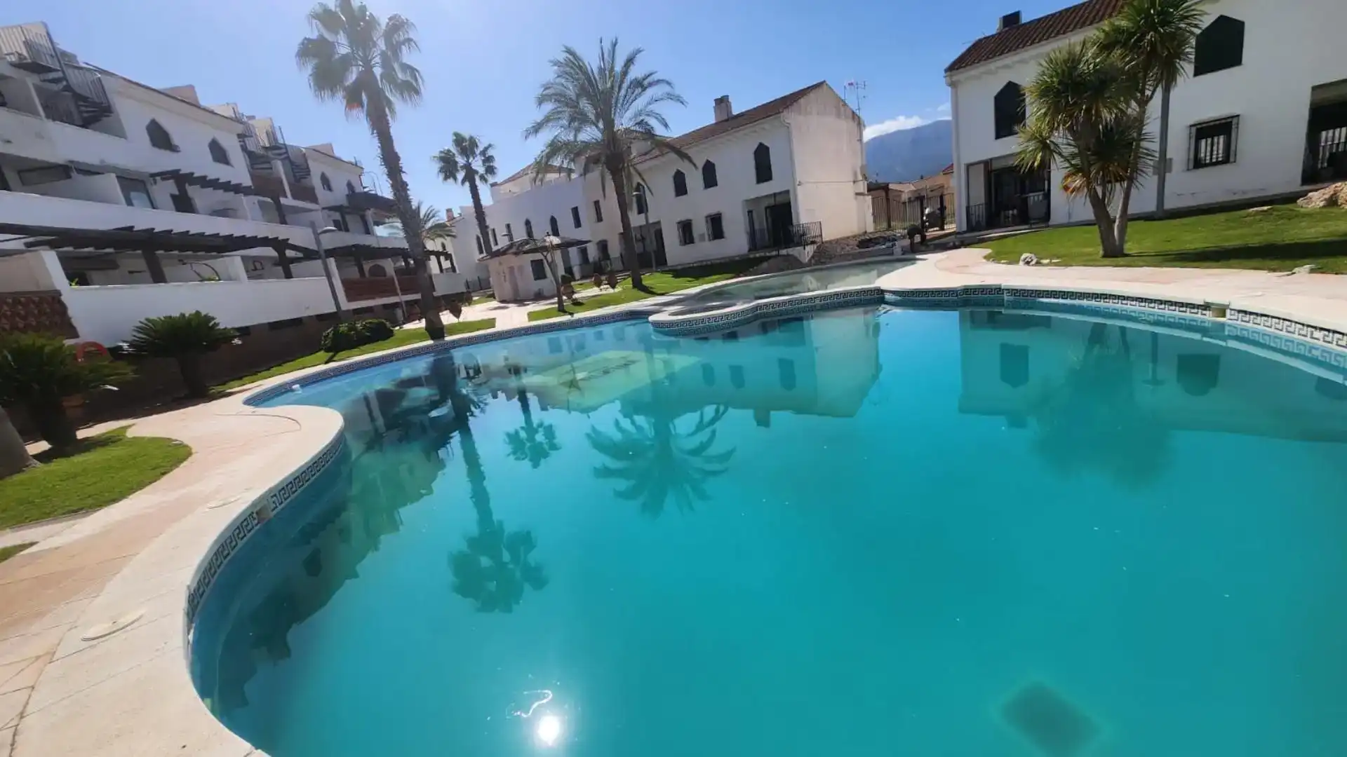 Piscina de Dúplex en venta en Iznalloz con Aire acondicionado