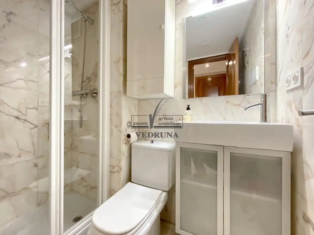 Bathroom of Flat for rent in Zaragoza  with Air Conditioner, Heating and Terrace