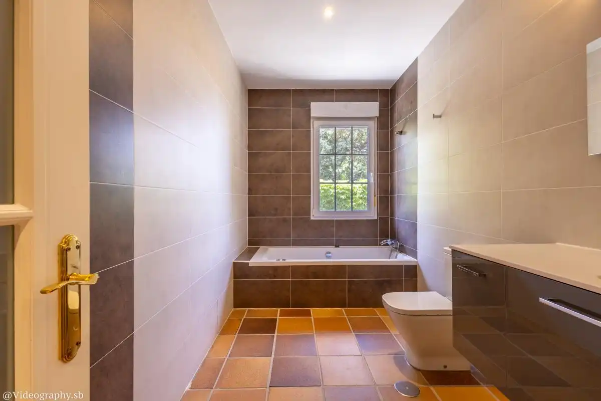 Baño de Casa o chalet en venta en Guadalajara con Aire acondicionado, Calefacción y Jardín privado