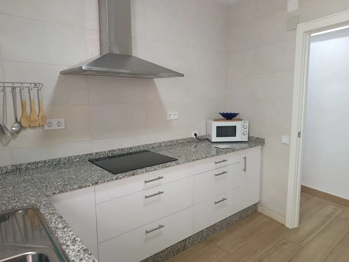 Cocina de Piso de alquiler en Dos Hermanas con Aire acondicionado, Trastero y Amueblado